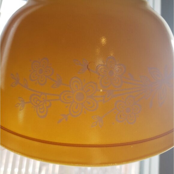 Vintage Pyrex Butterfly Gold 402 1.5L Small Mixing Bowl Yellow Retro 70s - Picture 7 of 9